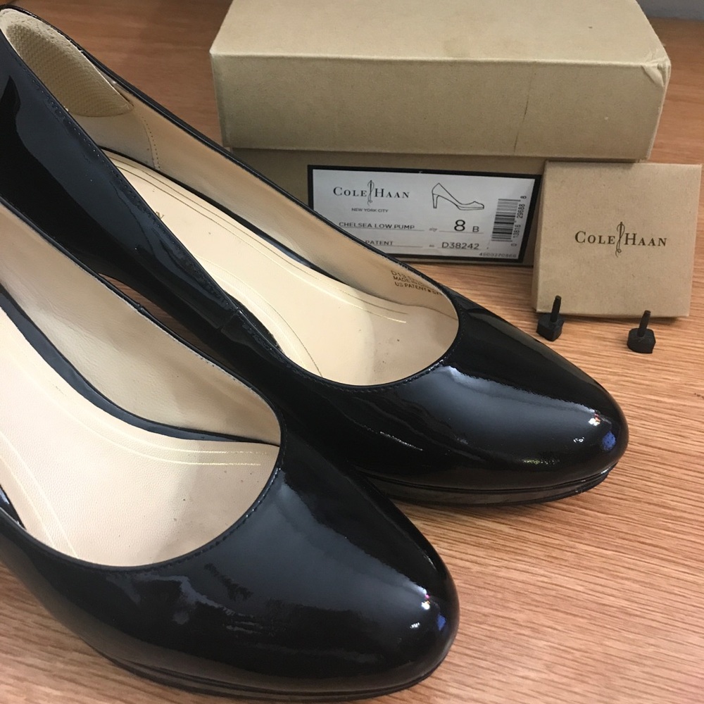Cole Haan Chelsea Low Pumps in Black Patent, 8B